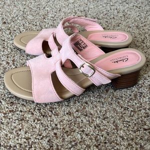 NWOT Clarks Desirae Palm Peach Suede Sandals, size 9.5 wide